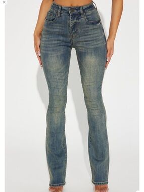 Women’s Mid-Rise Vintage Wash Blue Jeans